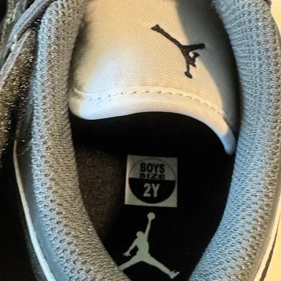 Jordan Low Sneakers, 2Y - Picture 3 of 7